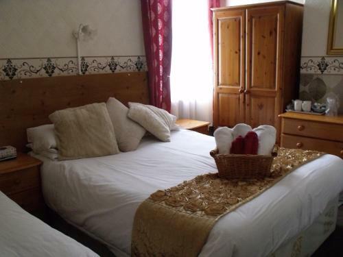 Hostal The Derby Hotel