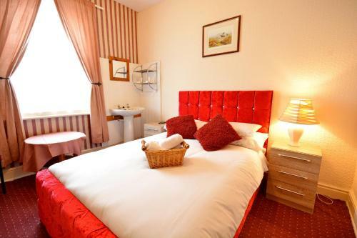 Hostal The Derby Hotel