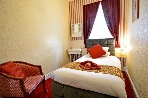 Hostal The Derby Hotel