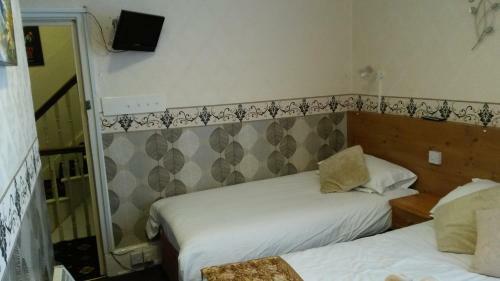 Hostal The Derby Hotel