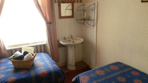 Hostal The Derby Hotel