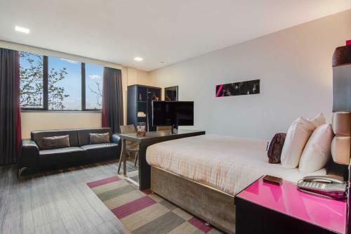 Aparthotel Roomzzz Chester City