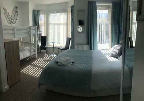 Hostal Four Seasons Guest House