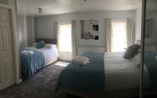 Hostal Four Seasons Guest House
