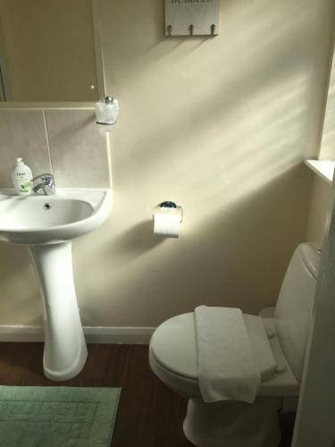 Hostal Four Seasons Guest House