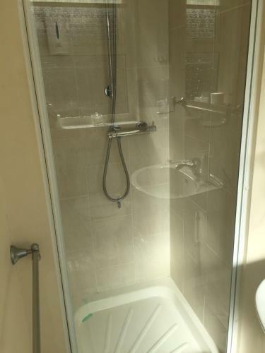 Hostal Four Seasons Guest House