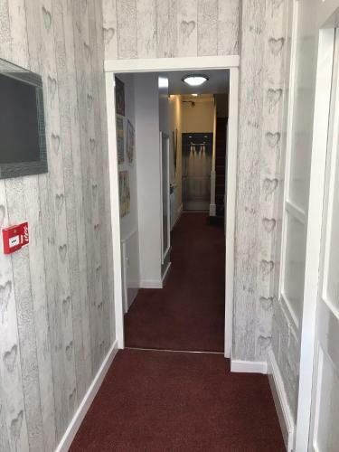 Hostal Four Seasons Guest House