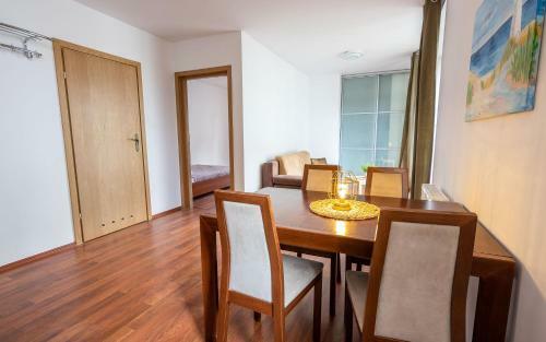 Apartamenty Salon - R�?a Wiatr�w