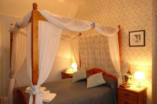 Hostal Midway Guest House