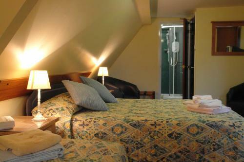 Hostal Midway Guest House