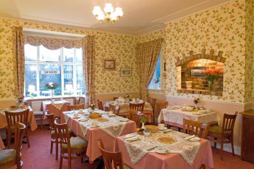Hostal Midway Guest House