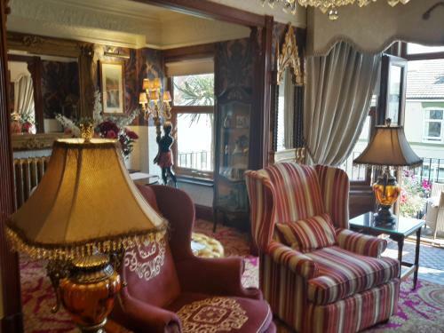 Hostal The Lonsdale Hotel