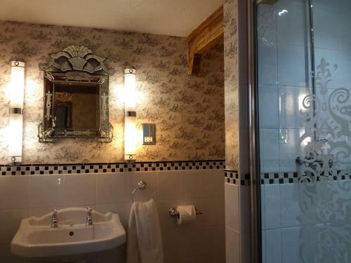 Hostal The Lonsdale Hotel