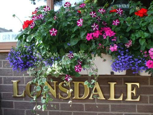 Hostal The Lonsdale Hotel