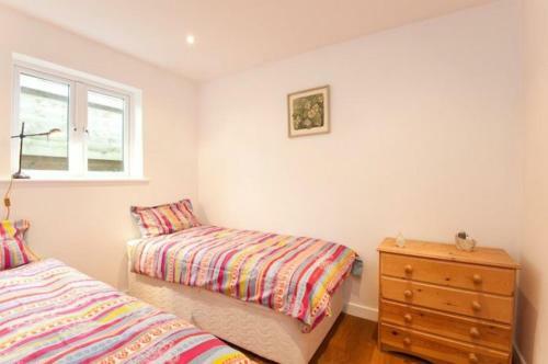 Newton Cottage 52353
