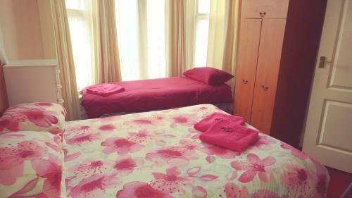 Hostal The Woodley Hotel