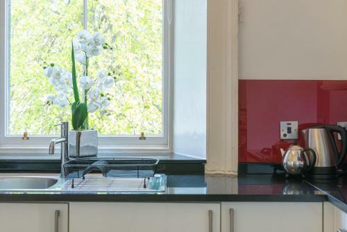 Coates Gardens Apartment