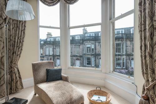 Coates Gardens Apartment