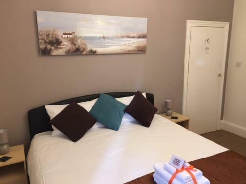 Hostal Tusker Lodge - Adults Only