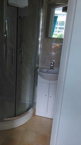 Hostal Tusker Lodge - Adults Only