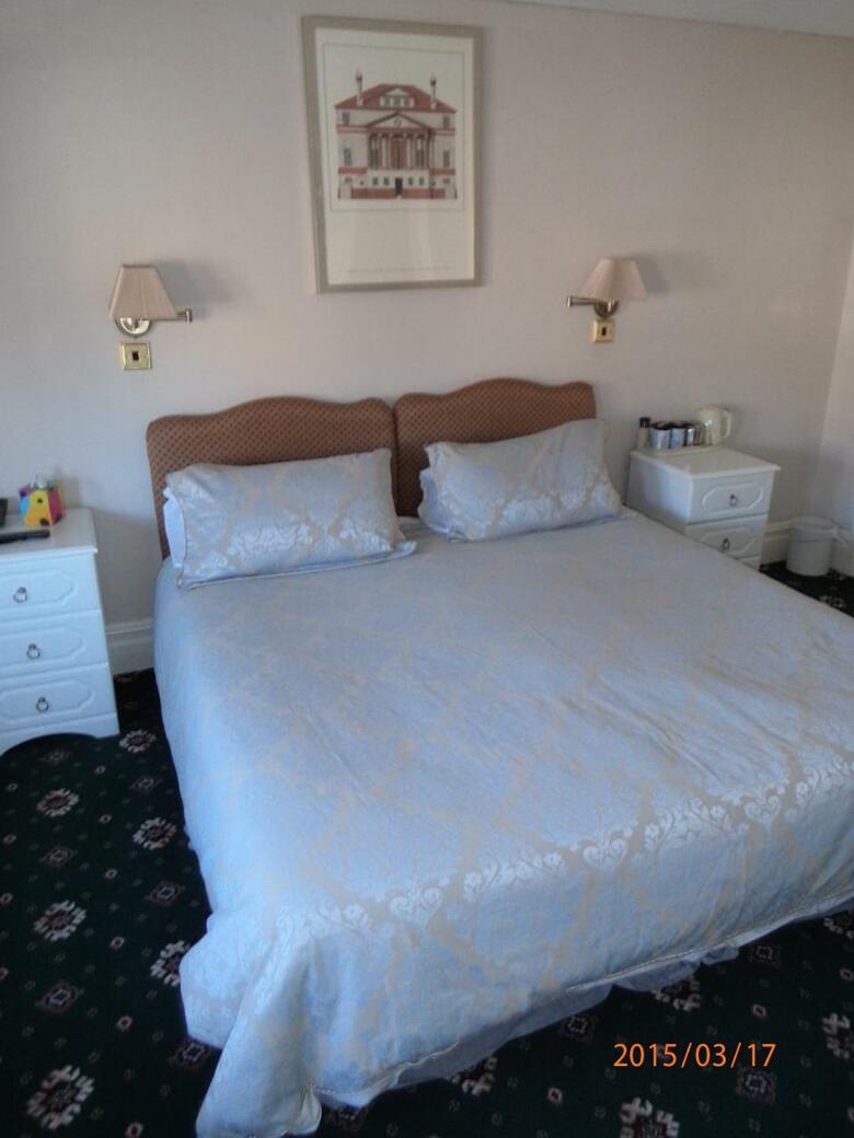 Hostal Hunters Lodge Guest House
