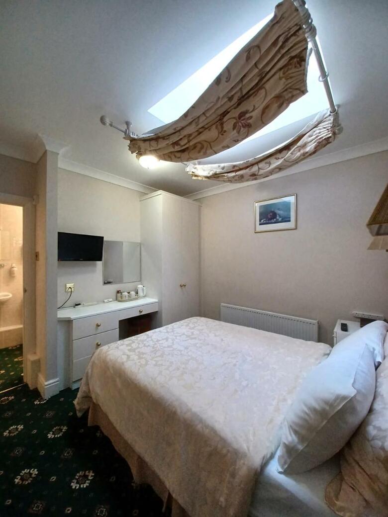 Hostal Hunters Lodge Guest House