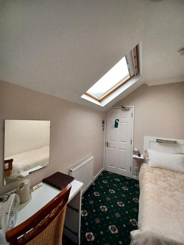 Hostal Hunters Lodge Guest House