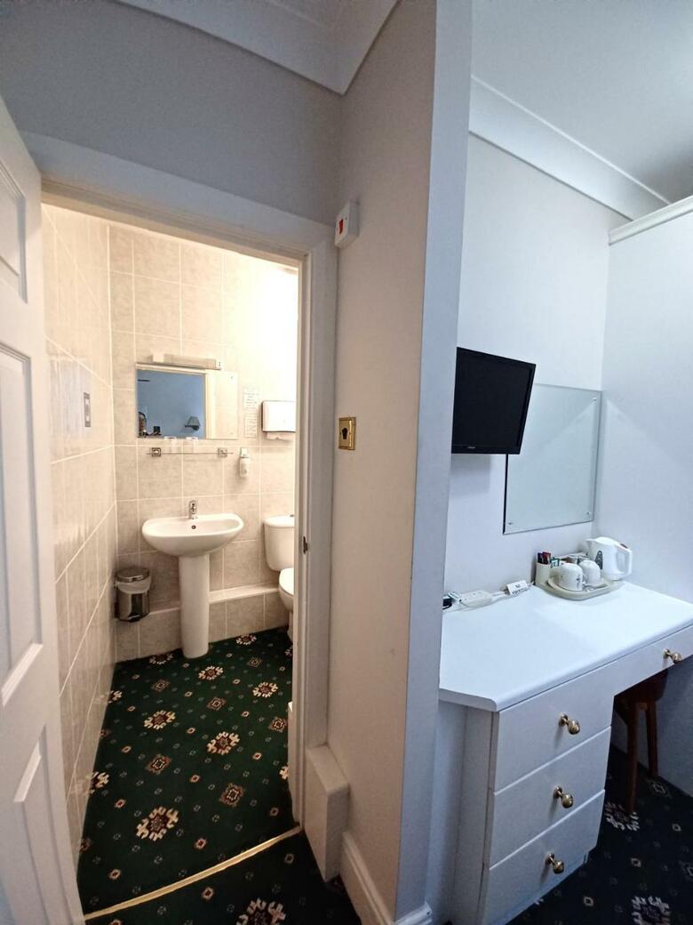 Hostal Hunters Lodge Guest House