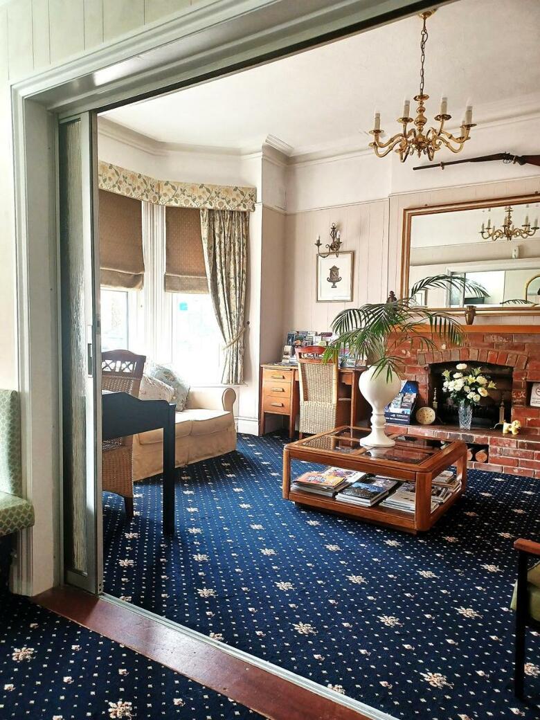 Hostal Hunters Lodge Guest House