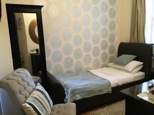 Hostal Lakeside Guest House