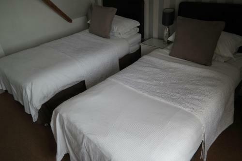 Hostal Lakeside Guest House