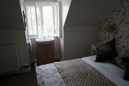 Hostal Lakeside Guest House