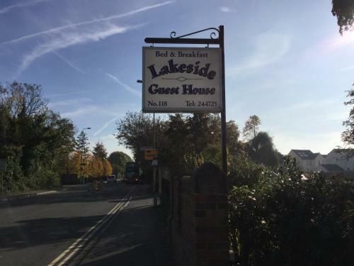 Hostal Lakeside Guest House