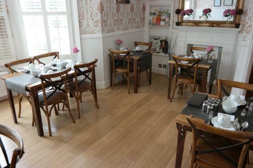 Hostal Lakeside Guest House