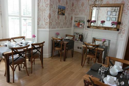Hostal Lakeside Guest House