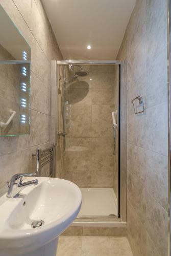 Alfred St Apartment