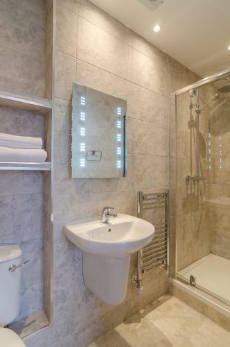 Alfred St Apartment