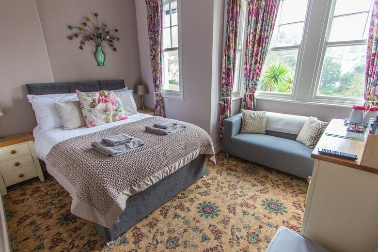 Hostal Harbour Heights Guest House