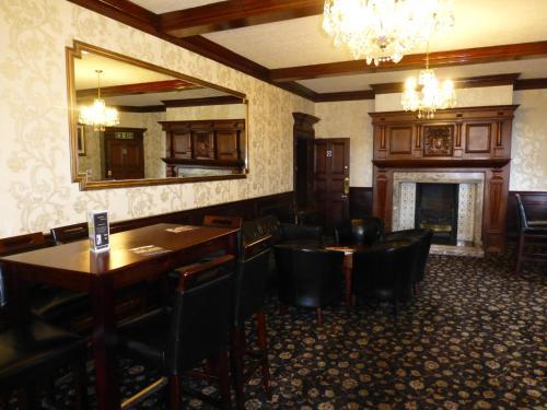 Maes Manor Country Hotel