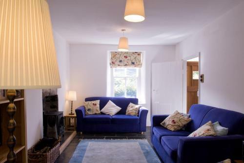 Bronfelin & Troed-y-rhiw Holiday Cottage