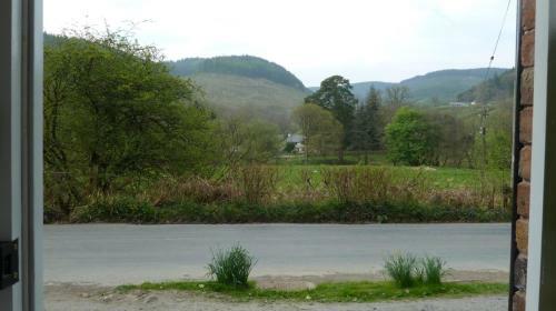 Bronfelin & Troed-y-rhiw Holiday Cottage