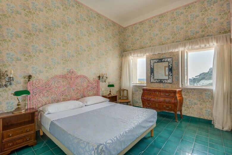 Hotel Torre Dei Borboni
