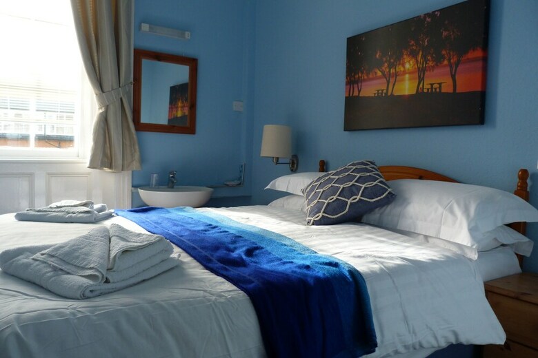 Hostal The Kenton Hotel