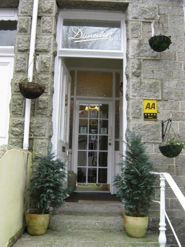 Hostal Dunedin Guest House