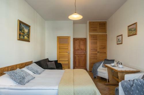 Hostal Pokoje I Apartamenty Krup�wki 36