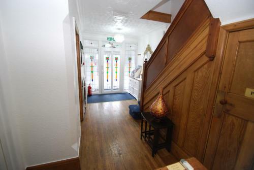 Hostal Whiteways Hotel