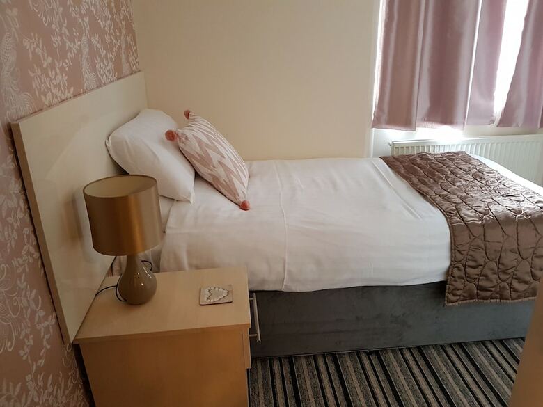 Hostal 74 Belgravia