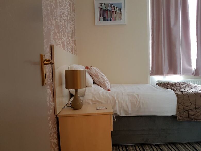 Hostal 74 Belgravia