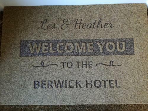 Hostal The Berwick - Over 40's Only