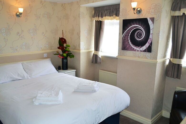 Lyndene Hotel